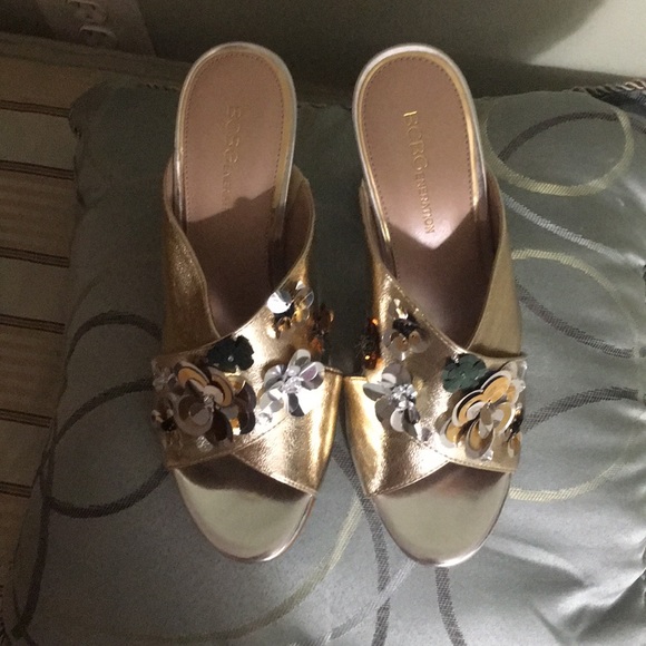 1 pair- Gold & Silver metallic slides.. - Picture 3 of 3